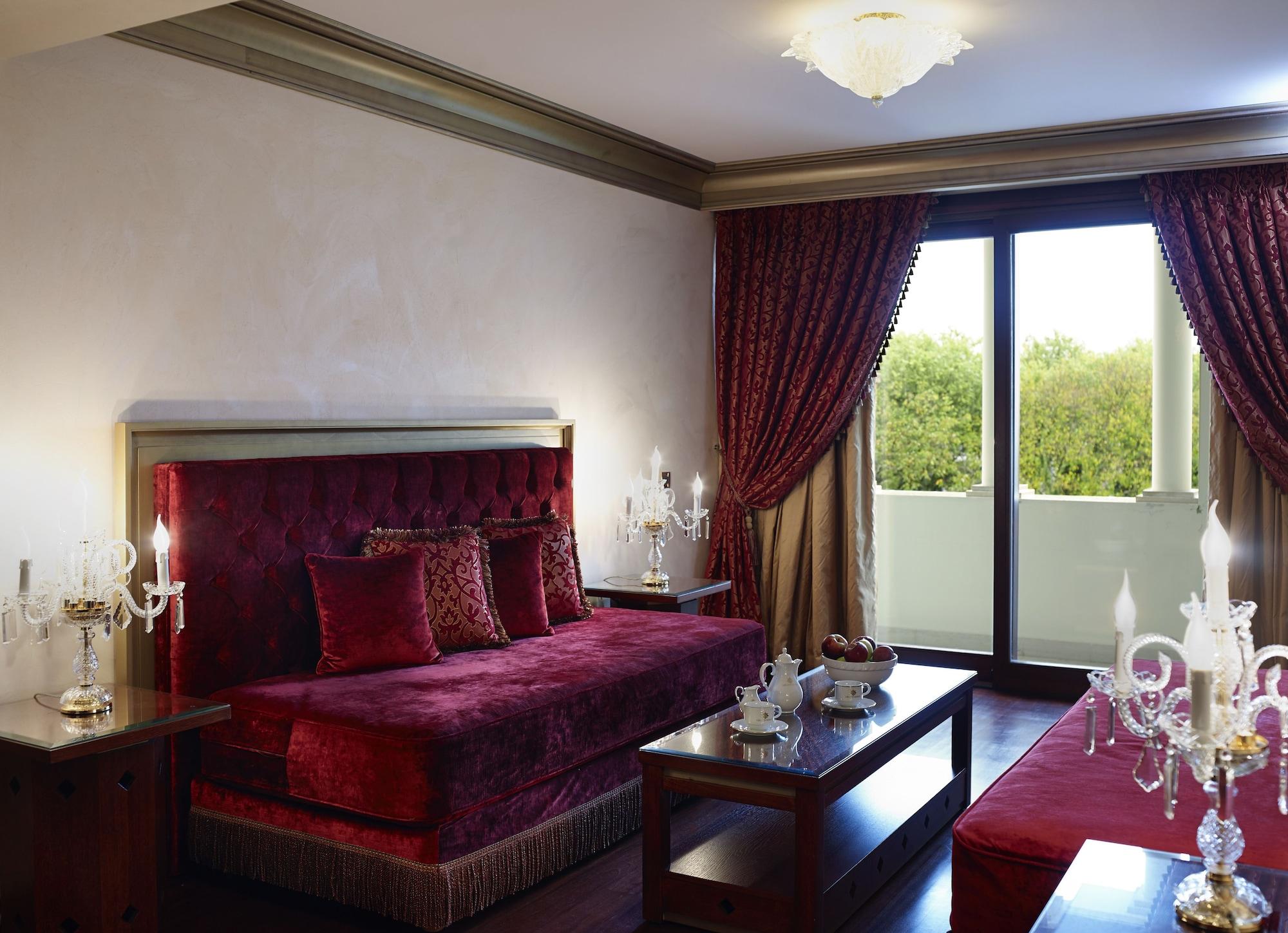 Grand Serai Congress And Spa Ioánina Exterior foto A suite at the hotel