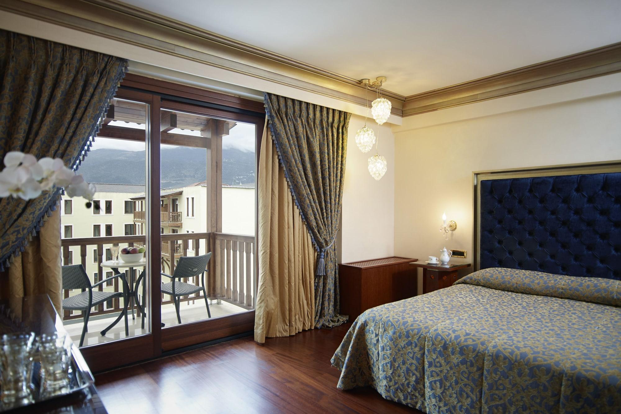 Grand Serai Congress And Spa Ioánina Exterior foto A room at the hotel