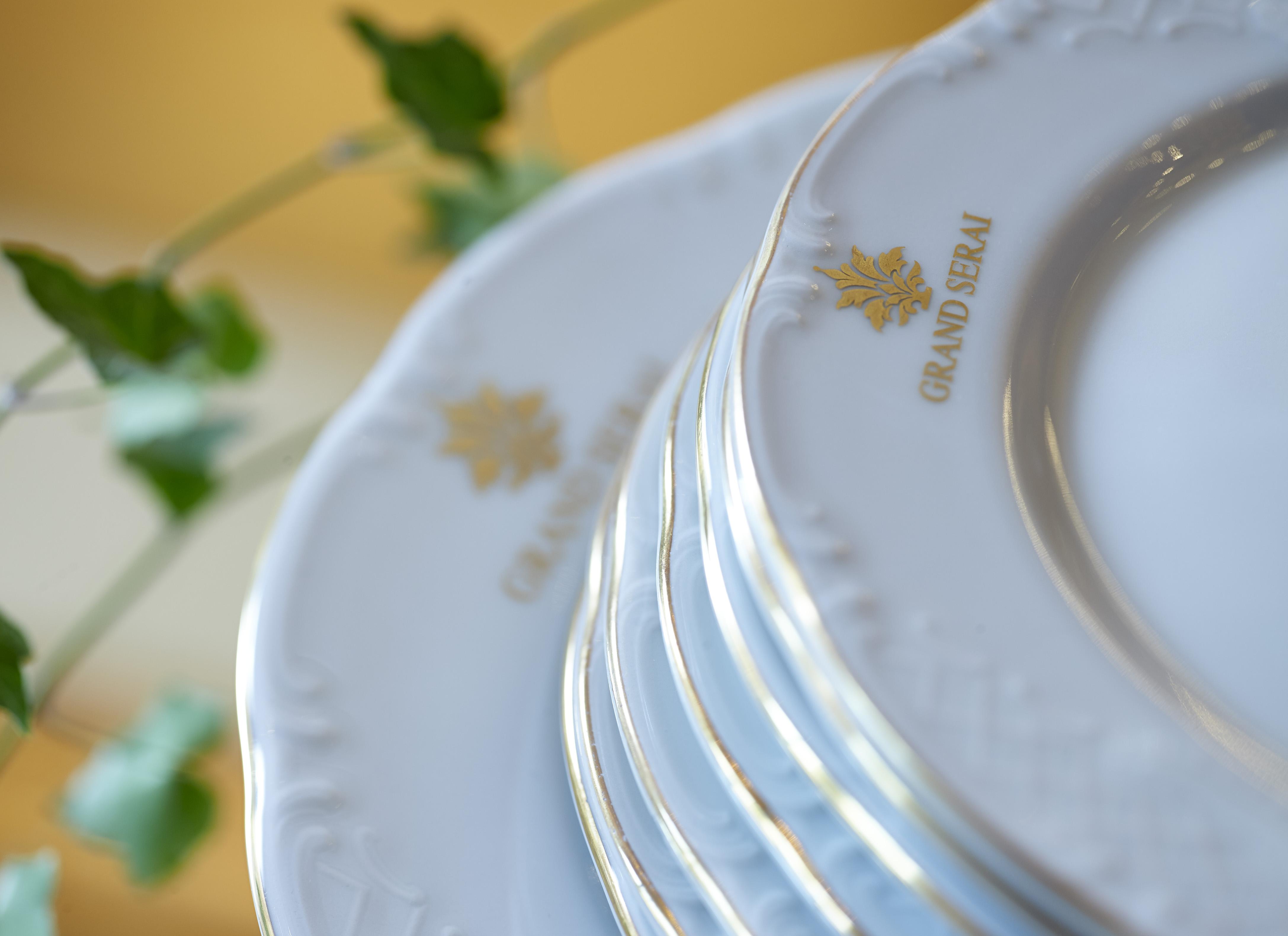 Grand Serai Congress And Spa Ioánina Exterior foto Dinnerware