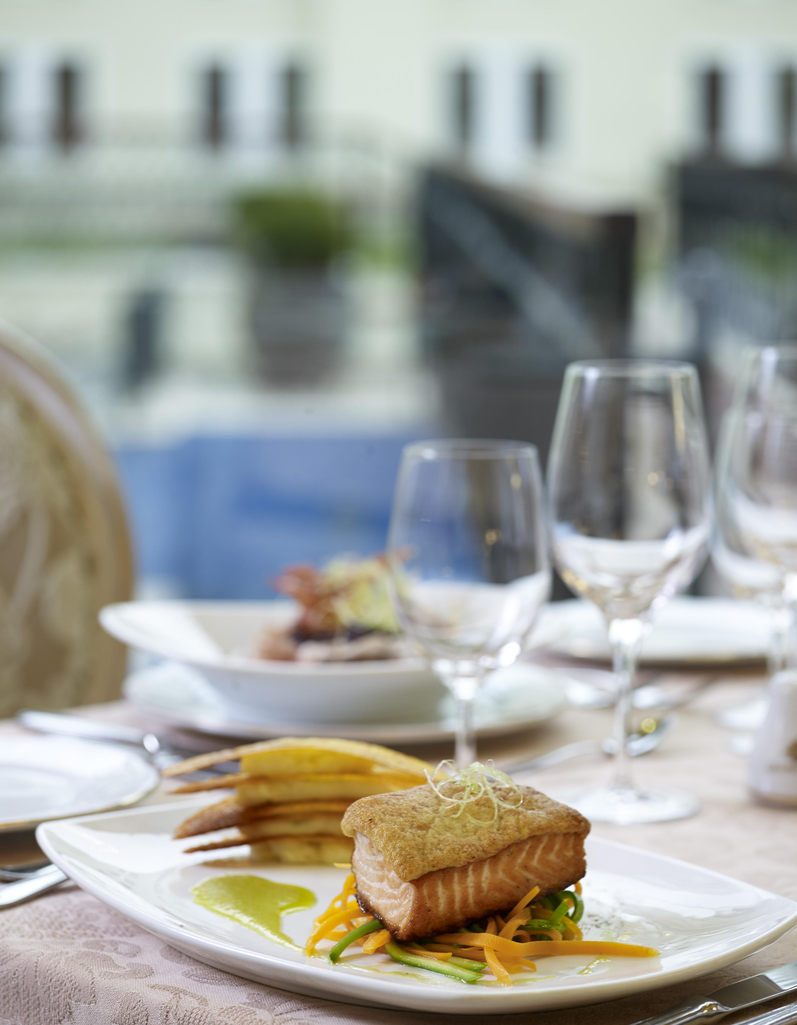 Grand Serai Congress And Spa Ioánina Exterior foto A table set for a meal