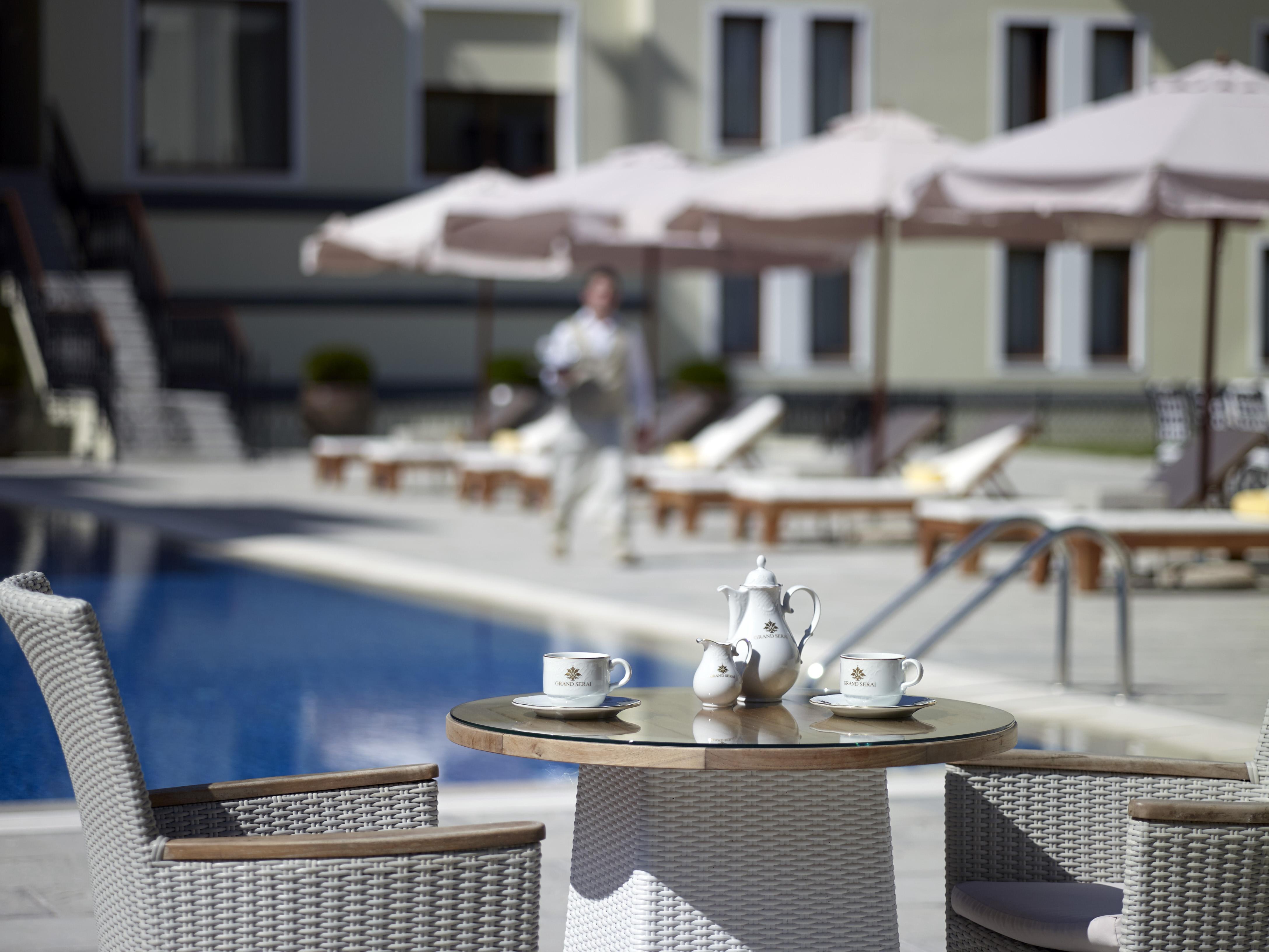 Grand Serai Congress And Spa Ioánina Exterior foto The swimming pool at the hotel