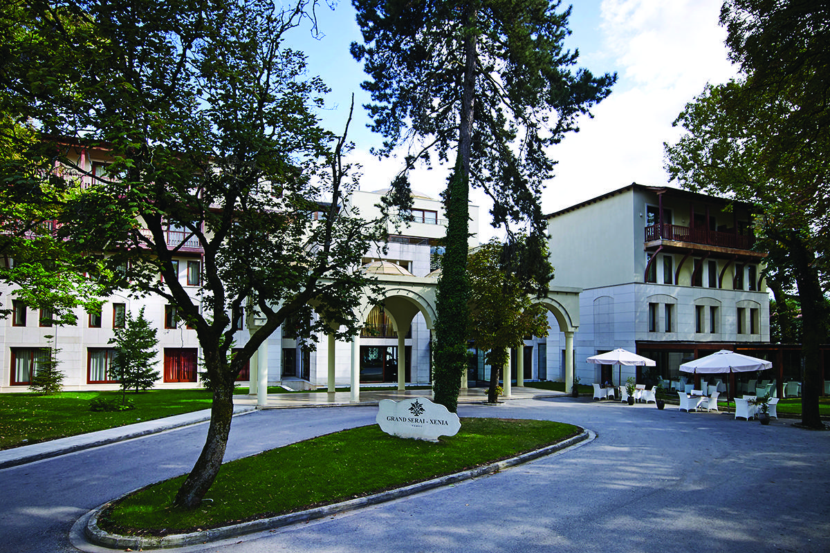 Grand Serai Congress And Spa Ioánina Exterior foto The main entrance of the hotel