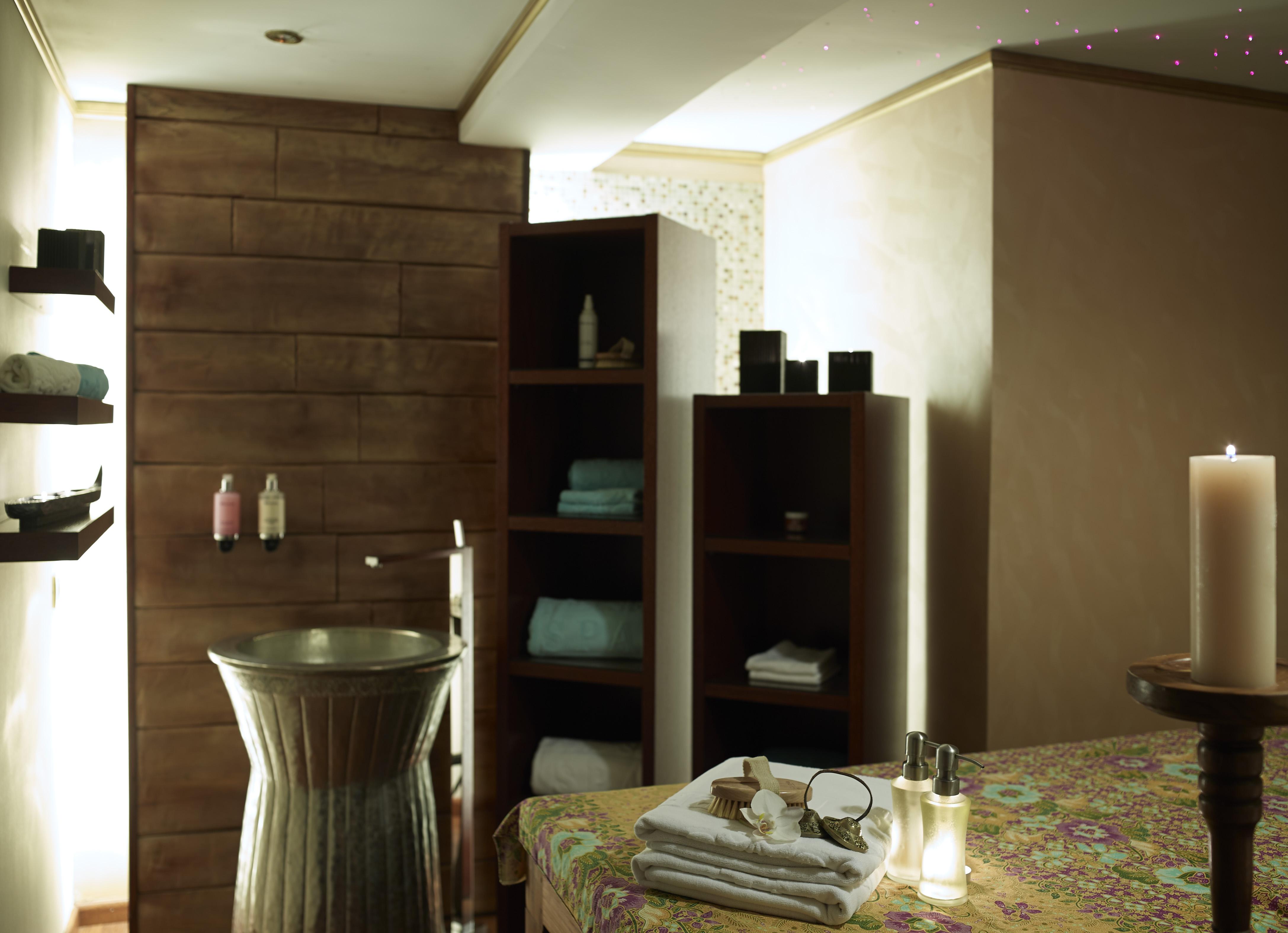 Grand Serai Congress And Spa Ioánina Exterior foto A spa treatment room