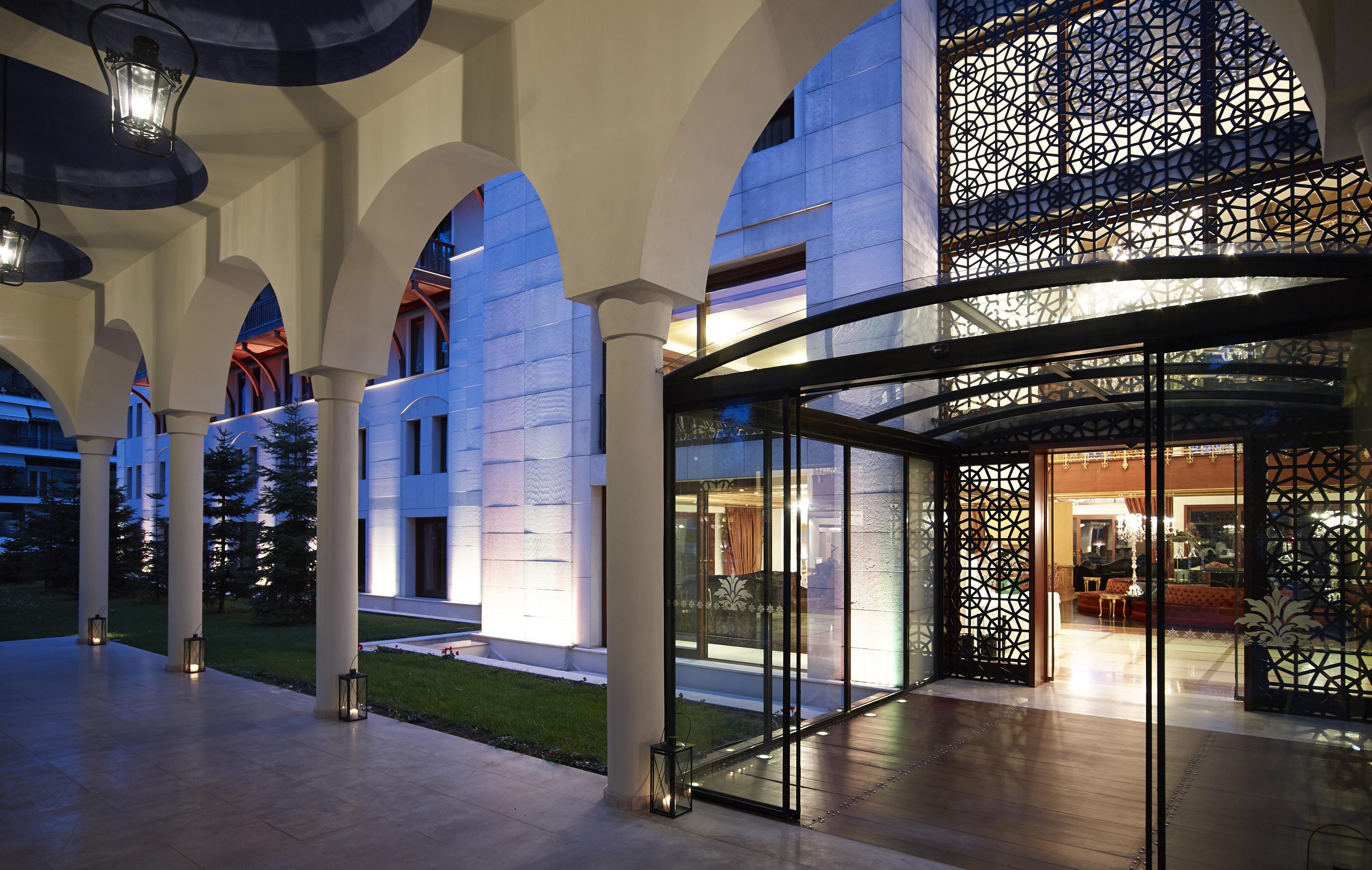 Grand Serai Congress And Spa Ioánina Exterior foto Entrance to the hotel
