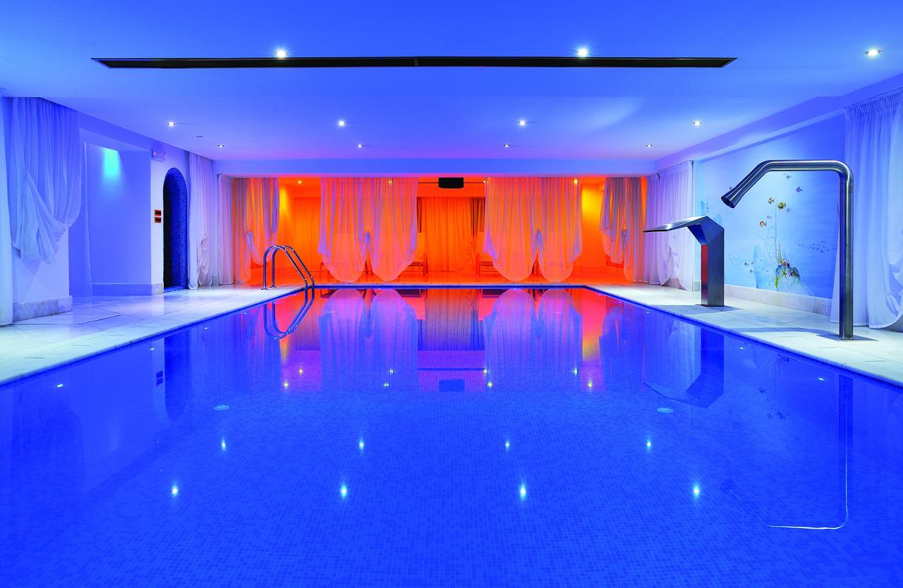Grand Serai Congress And Spa Ioánina Exterior foto The swimming pool at the hotel